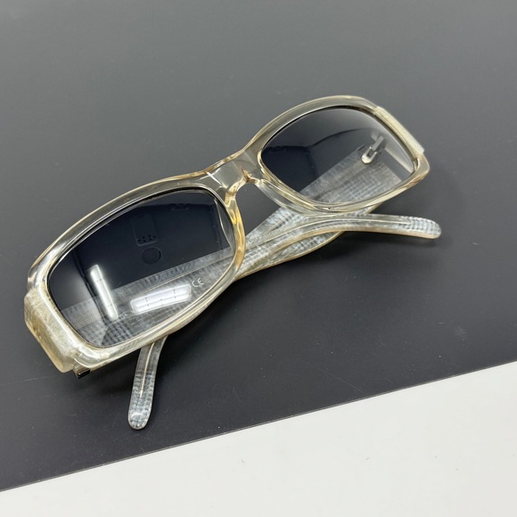 Vintage Burberry by safilo Sunglasses b8489/S BXVLE scratches on lenses - Picture 16 of 16